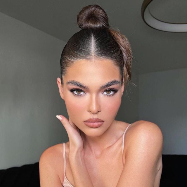 Cheveux attachés sans abîmer : tutos & produits adaptés.