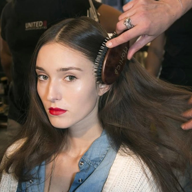 Quelle brosse utiliser selon son type de cheveux ? Nos conseils de pro !