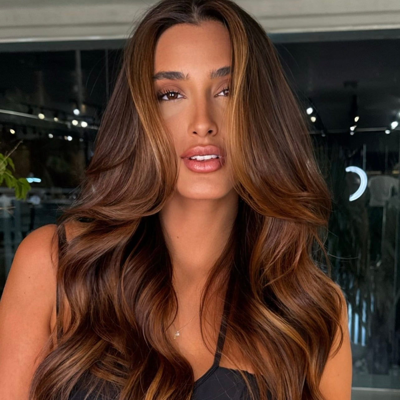 🍁 Tendance coloration automne 2025 : couleurs chaudes, nudes et accents lumineux