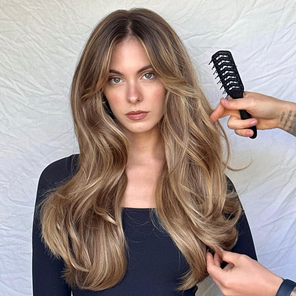 Cheveux fins : les astuces qui donnent l’illusion de masse (sans extensions)