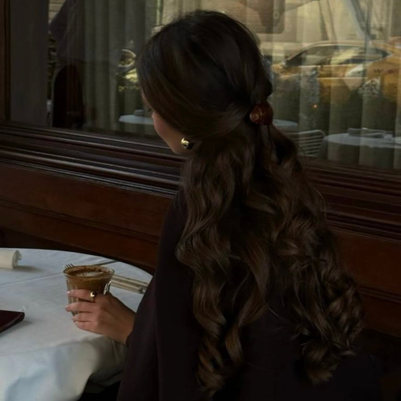 Pourquoi l’automne est la saison idéale pour lancer une cure capillaire ?