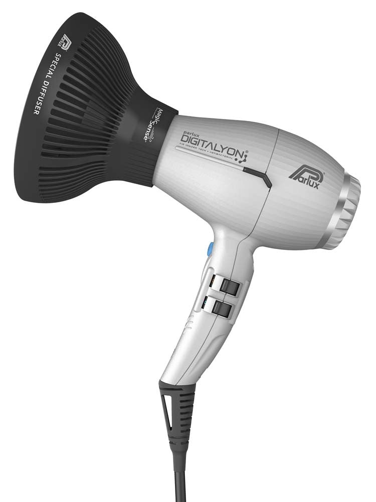 https://cdn.shopify.com/s/files/1/0849/0457/5309/files/seche-cheveux-digitalyon-parlux-argent-avec-diffuseur-magic-sense.jpg?v=1733826957