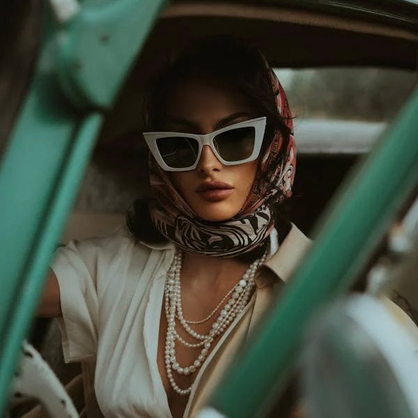 Quelle coiffure selon son style de lunettes de soleil ?